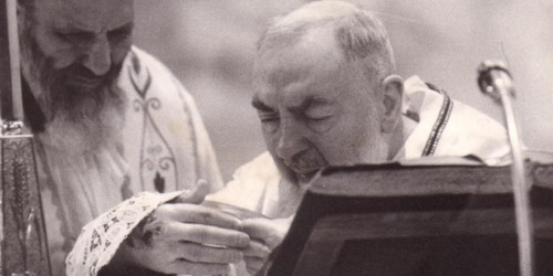 http://www.magyarkurir.hu/img.php?id=86672&v=0&p=1&img=c_pio.jpg